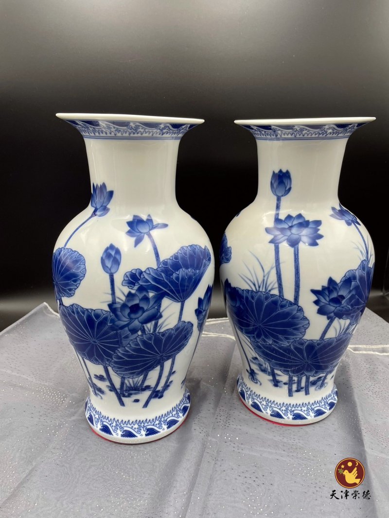 青花青荷-觀音瓶