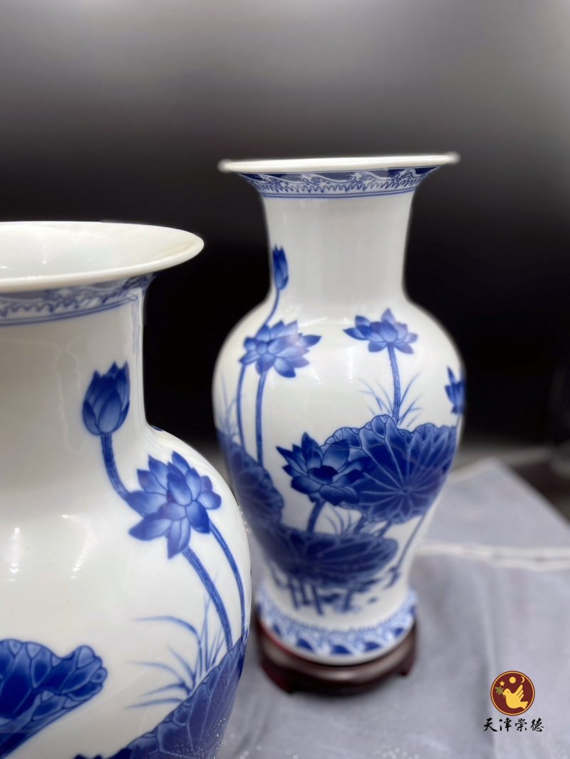 青花青荷-觀音瓶