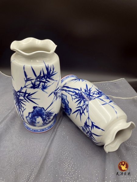 竹報平安-荷口頸瓶